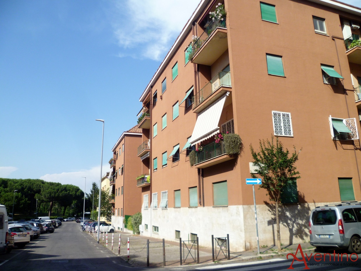 appartamento in Via Tito Omboni a Roma